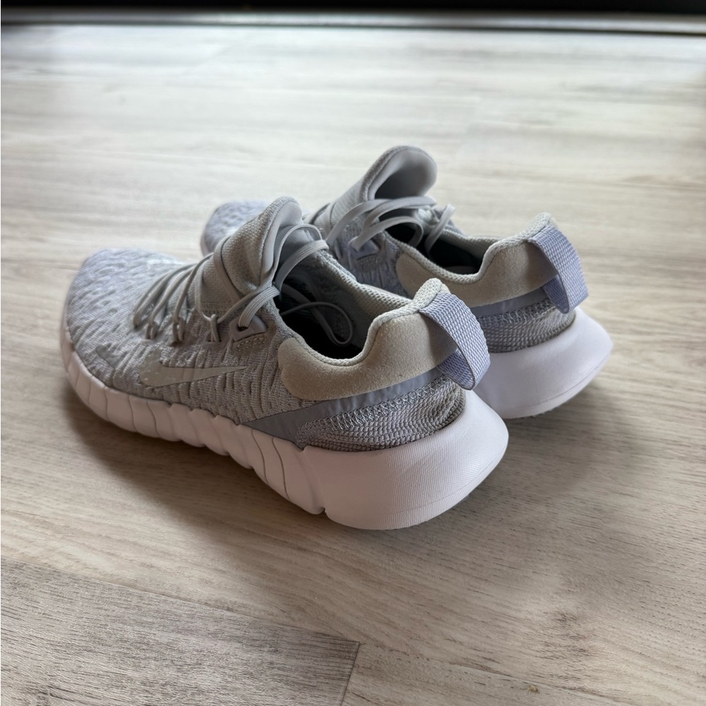 Nike women’s Gray Sneakers